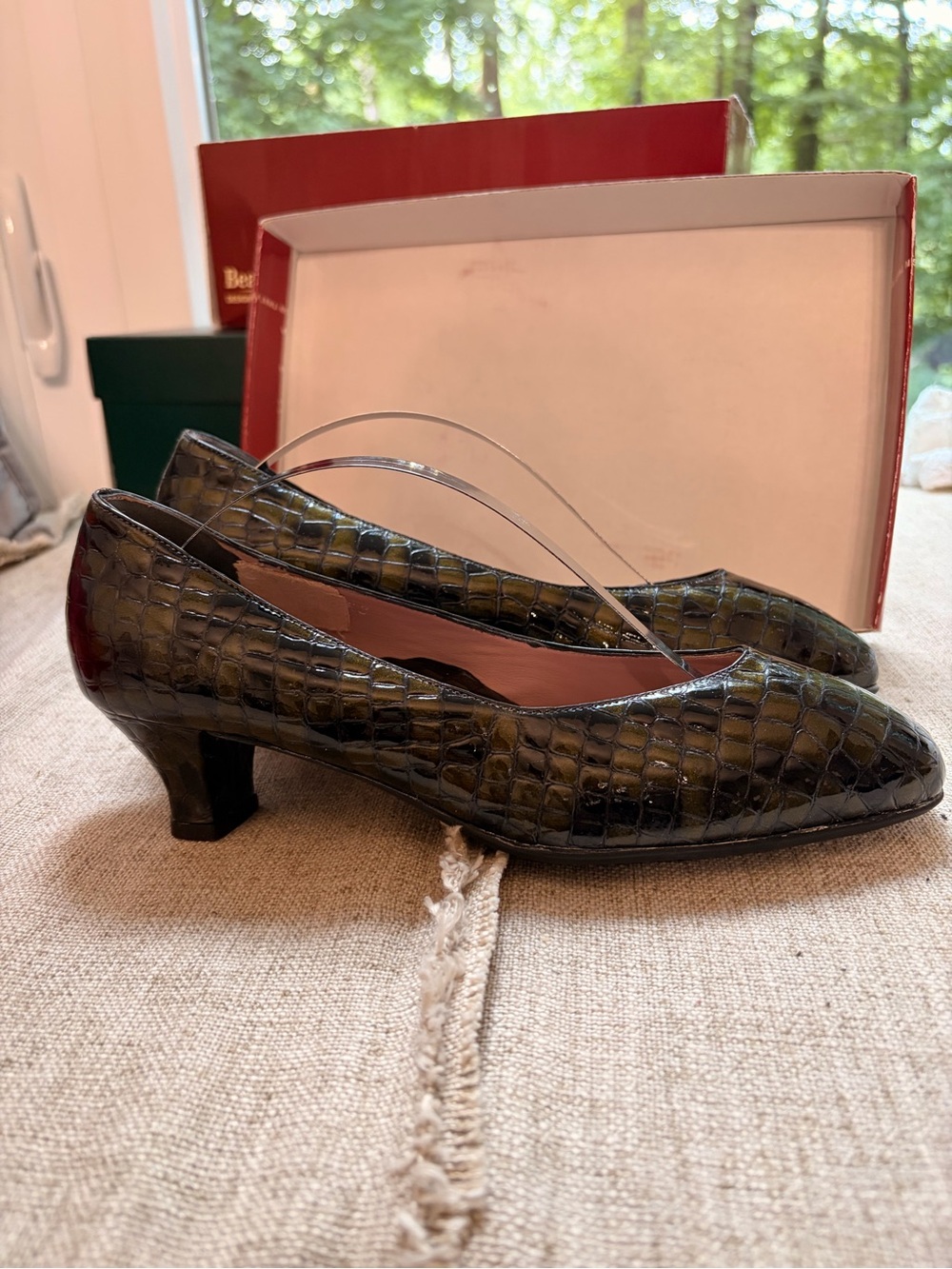 BeautiFeel Black/green Croc-Embossed Low Heel Pumps